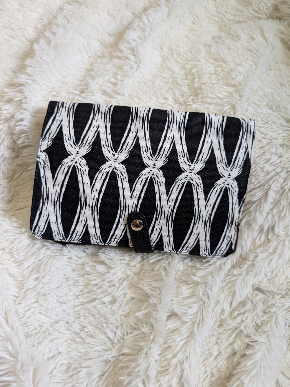 Thirty One Double Up Crossbody Clutch Black & White Patterned Wallet Bag NEW